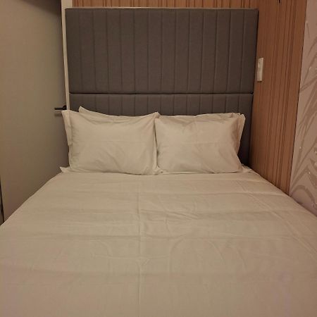 Brand New Hostel Anjos Lisbona Esterno foto